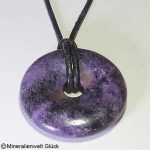 Charoit Edelstein Donut 3 cm mit Lederband schwarz Charoit Edelstein, Donuts, Mineralien, Edelsteine, Heilsteine
