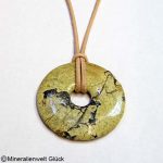 Chyta Donut (Jade) 3,5 cm mit Lederband hellbraun Chyta Donut, Donuts, Mineralien, Edelsteine, Heilsteine
